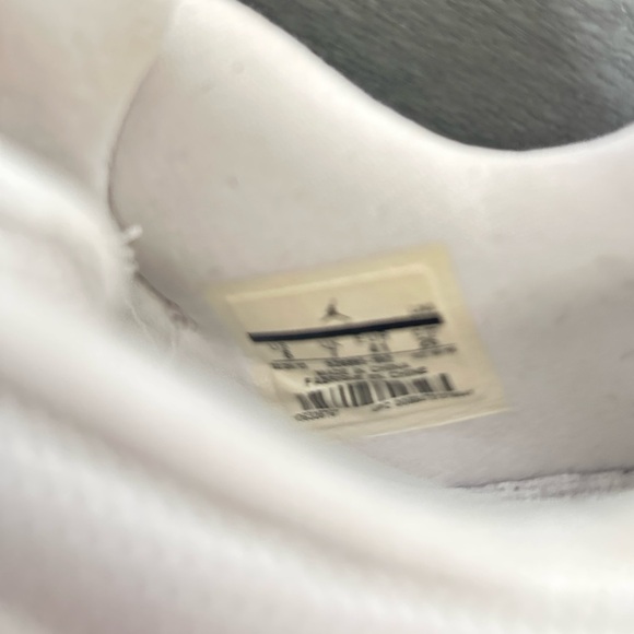 Air Jordan 11 Retro 2016 Low Cherry main image 6